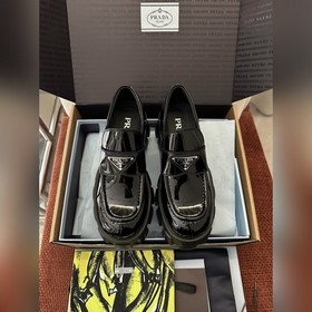 PRADA經典Monolith系列齒輪厚底三角标樂福鞋 原版購入代購級别 -漆皮