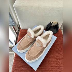 PRADA三角标厚底羊羔毛運動鞋 原版購入代購級别 -駝色 材質與工藝： 原版麂