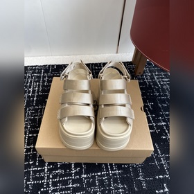 代購級 UGG 25ss 夏季新款厚底小網紅涼鞋，這絕對是矮個女生的福利 配刺