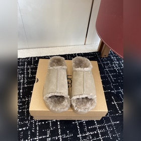 代購級 新款UGG毛拖淺卡其+駝色兩版，把松弛感焊在jio上 麂皮面+羊皮毛一