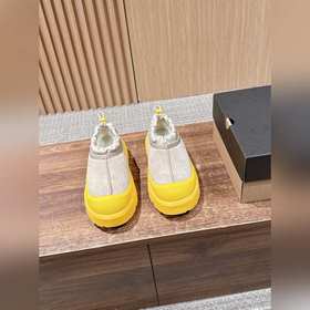 UGG 油叽叽紐姆防水系列男女同款穿上它和最愛的他 UGG Tasman We