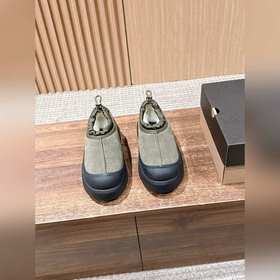 UGG 油叽叽紐姆防水系列男女同款穿上它和最愛的他 UGG Tasman We
