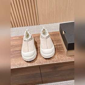 UGG 油叽叽紐姆防水系列男女同款穿上它和最愛的他 UGG Tasman We