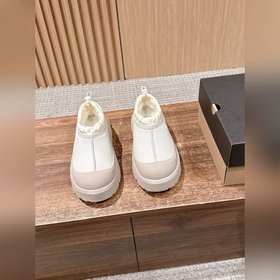 UGG 油叽叽紐姆防水系列男女同款穿上它和最愛的他 UGG Tasman We