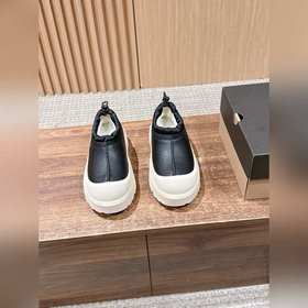 UGG 油叽叽紐姆防水系列男女同款穿上它和最愛的他 UGG Tasman We