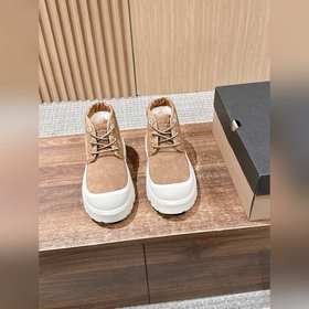 UGG 油叽叽紐姆防水系列男女同款穿上它和最愛的他 UGG Neumel We