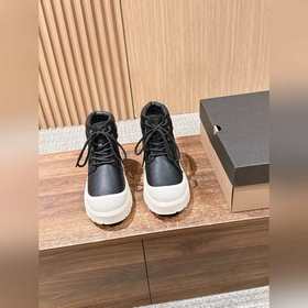 即刻解鎖秋冬必備出行單品-UGG Weather Hybrid系列新成員煥新來襲