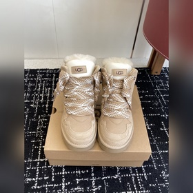 UGG 皮毛一體 休閑雪地靴 看多了經典款 需要一些點綴 今年特别愛毛線編織