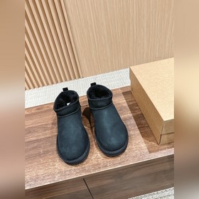 UGG Mini#薄底毛毛雪地靴 被Bella、Gigi種草的一款，火的爆炸 ，
