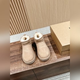 UGG Mini#薄底毛毛雪地靴 被Bella、Gigi種草的一款，火的爆炸 ，