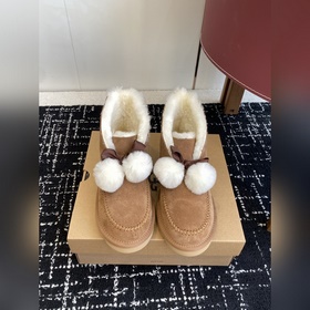 代購級 UGG凱琳 毛球蝴蝶結款 軟萌甜妹本命加絨雪地靴 check 你的冬日