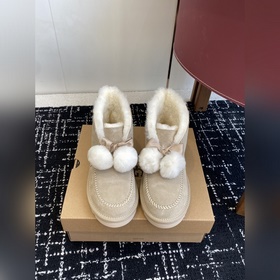 代購級 UGG凱琳 毛球蝴蝶結款 軟萌甜妹本命加絨雪地靴 check 你的冬日