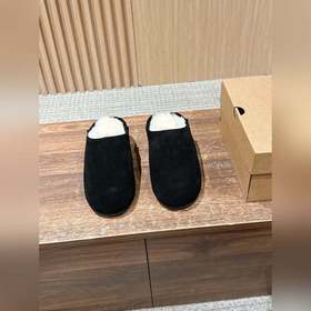 UGG 油叽叽新款淺口休閑一腳蹬懶人鞋 鞋面采用反絨皮材質，質感細膩且有一定耐