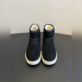 頂級品質 Ugg聯名款系列雪地靴短靴 以UGG經典短靴為基礎，融入不同品牌的标