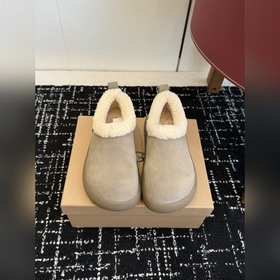 代購級 Ugg 單鞋韓裡韓氣超火新款小土豆雪地靴跟鞋來啦！加厚的大底讓你踩在雪地