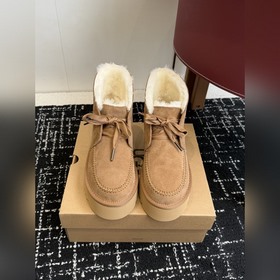 代購級 UGG 25ss 秋冬保暖帶 雪地靴 鞋面采用翻毛皮材質，内裡填充羊毛