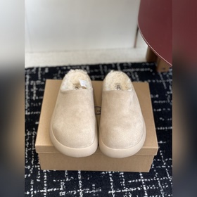 UGG 厚底半拖泰迪羊毛小土豆 慵懶随性的代表 版型與品質是市場獨一無二的 款