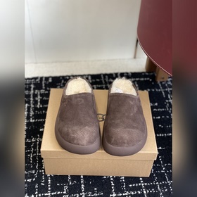 UGG 厚底半拖泰迪羊毛小土豆 慵懶随性的代表 版型與品質是市場獨一無二的 款