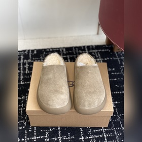 UGG 厚底半拖泰迪羊毛小土豆 慵懶随性的代表 版型與品質是市場獨一無二的 款
