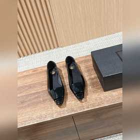 Saint Laurent 聖羅蘭新款平底小方頭單鞋 各種小裙子搭配起來 完全