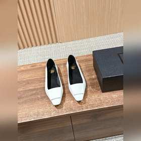 Saint Laurent 聖羅蘭新款平底小方頭單鞋 各種小裙子搭配起來 完全