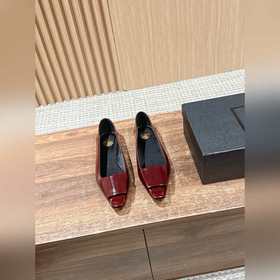 Saint Laurent 聖羅蘭新款平底小方頭單鞋 各種小裙子搭配起來 完全
