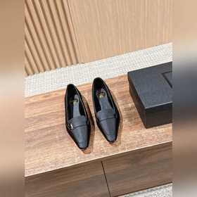 Saint Laurent 聖羅蘭新款平底小方頭單鞋 各種小裙子搭配起來 完全