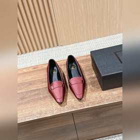 Saint Laurent 聖羅蘭新款平底小方頭單鞋 各種小裙子搭配起來 完全