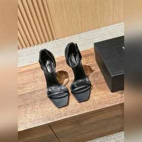 AINT LAURENT · OPYUM 聖羅蘭經典系列字母金屬跟漆皮涼鞋 .