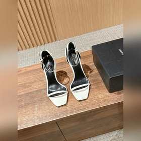 AINT LAURENT · OPYUM 聖羅蘭經典系列字母金屬跟漆皮涼鞋 .