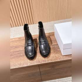 Saint Laurent 聖羅蘭字母褶皺邊樂福短靴 當樂福慵懶基因邂逅短靴的利