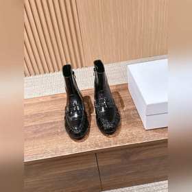 Saint Laurent 聖羅蘭字母褶皺邊樂福短靴 當樂福慵懶基因邂逅短靴的利