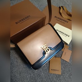 Burberry 巴寶莉TB中號專屬标識雙色皮革鎖扣包，版型立挺的皮革單肩包，質