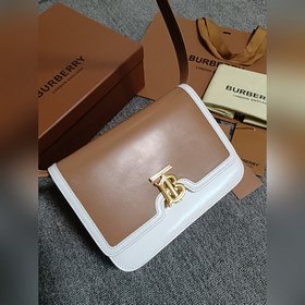 Burberry 巴寶莉TB中號專屬标識雙色皮革鎖扣包，版型立挺的皮革單肩包，質