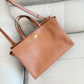 39cm Burberry 巴寶莉新款托特包，用于意大利進口粒紋小牛皮面料打造，