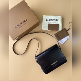 Burberry 巴寶莉挺括的肩背款 Grace - 格雷絲包 ，精選意大利鞣制