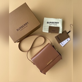Burberry 巴寶莉挺括的肩背款 Grace - 格雷絲包 ，精選意大利鞣制