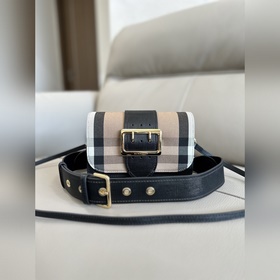 Burberry 巴寶莉The Buckle 搭扣包 臻選質感皮革與英格蘭精紡的