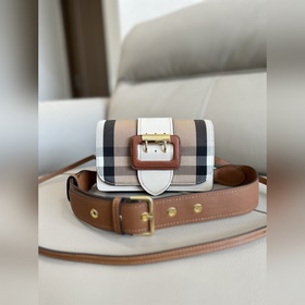 Burberry 巴寶莉The Buckle 搭扣包 臻選質感皮革與英格蘭精紡的