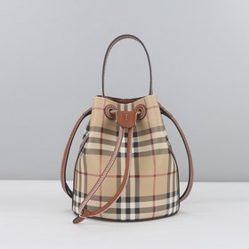 Burberry 巴寶莉新顔色小桶包 采用環保又容易打理的材質 輕型耐用，輕巧又