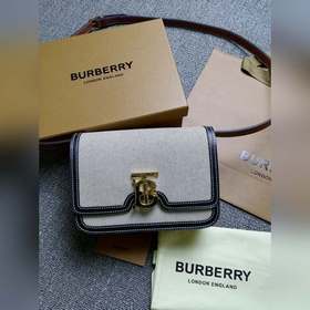 Burberry 巴寶莉TB小號雙色帆布皮革鎖扣包，版型立挺的單肩包，鎖扣裝飾