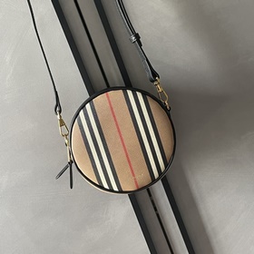 Burberry 巴寶莉頂級原單 精巧的圓形 Louise 路易絲包 ，選用棉質