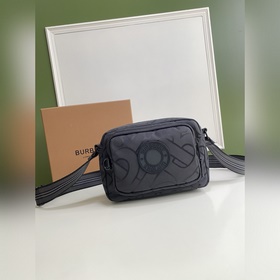 bbr今年最新款尼龍布防水材料相機包 這款相機包用的是一種新面料，也是防水布，外