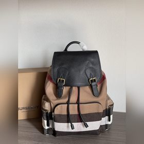 Burberry 巴寶莉經典 The Rucksack 軍旅背包 為時裝秀主打配