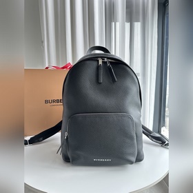 Burberry 巴寶莉耐久實用的 全牛皮雙肩包，多個拉鍊口袋，便于有序攜帶随身