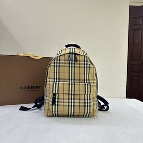 Burberry 巴寶莉典藏米色格紋雙肩包.頂部皮革提柄.可調式肩背帶.雙向拉鍊