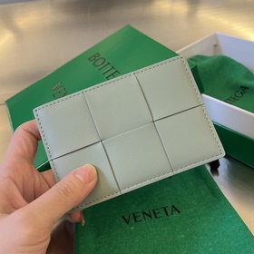 #BV 新款大編格卡包 649597簡簡單單隻放卡的包 沒有任何拉鍊搭扣等裝飾