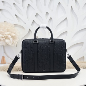 Dior-迪奧專櫃最新款公文包 官網同步 秋冬新品 采用壓花工藝将經典圖案精緻呈