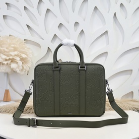 Dior-迪奧專櫃最新款公文包 官網同步 秋冬新品 采用壓花工藝将經典圖案精緻呈