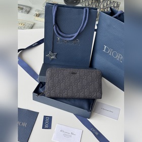 dior 提花料 這款長款拉鍊式錢包低調而不失優雅氣質。原單材料精心制作，内部為